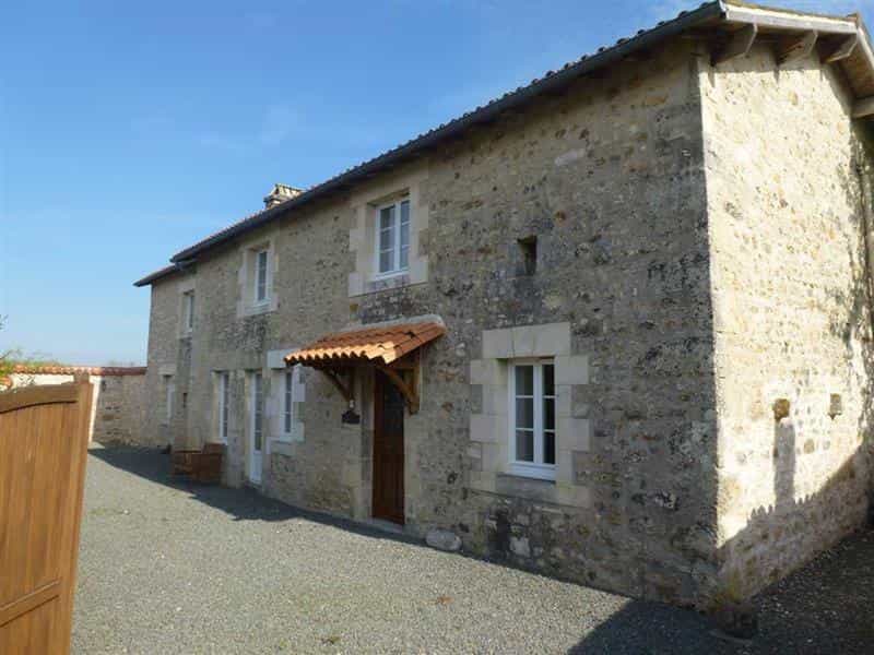 House in Vars, Nouvelle-Aquitaine 10116215