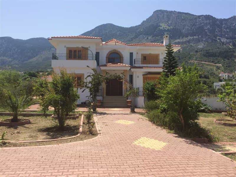 rumah dalam Kyrenia, Keryneia 10116303