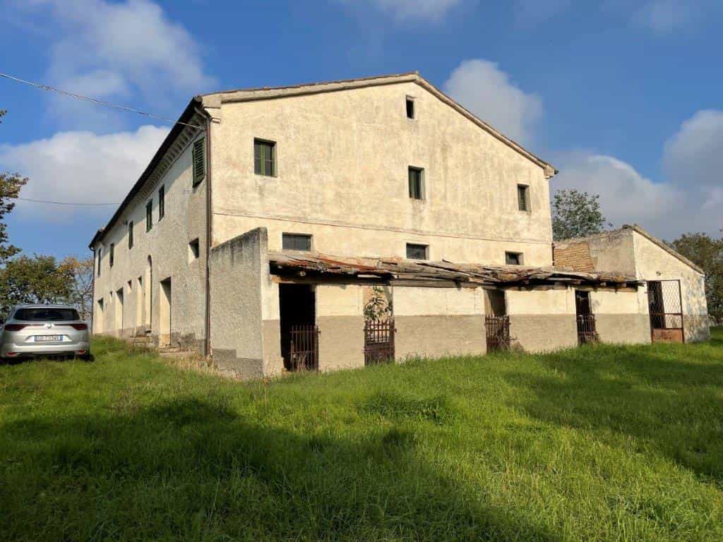 House in Iesi, Marche 10116321