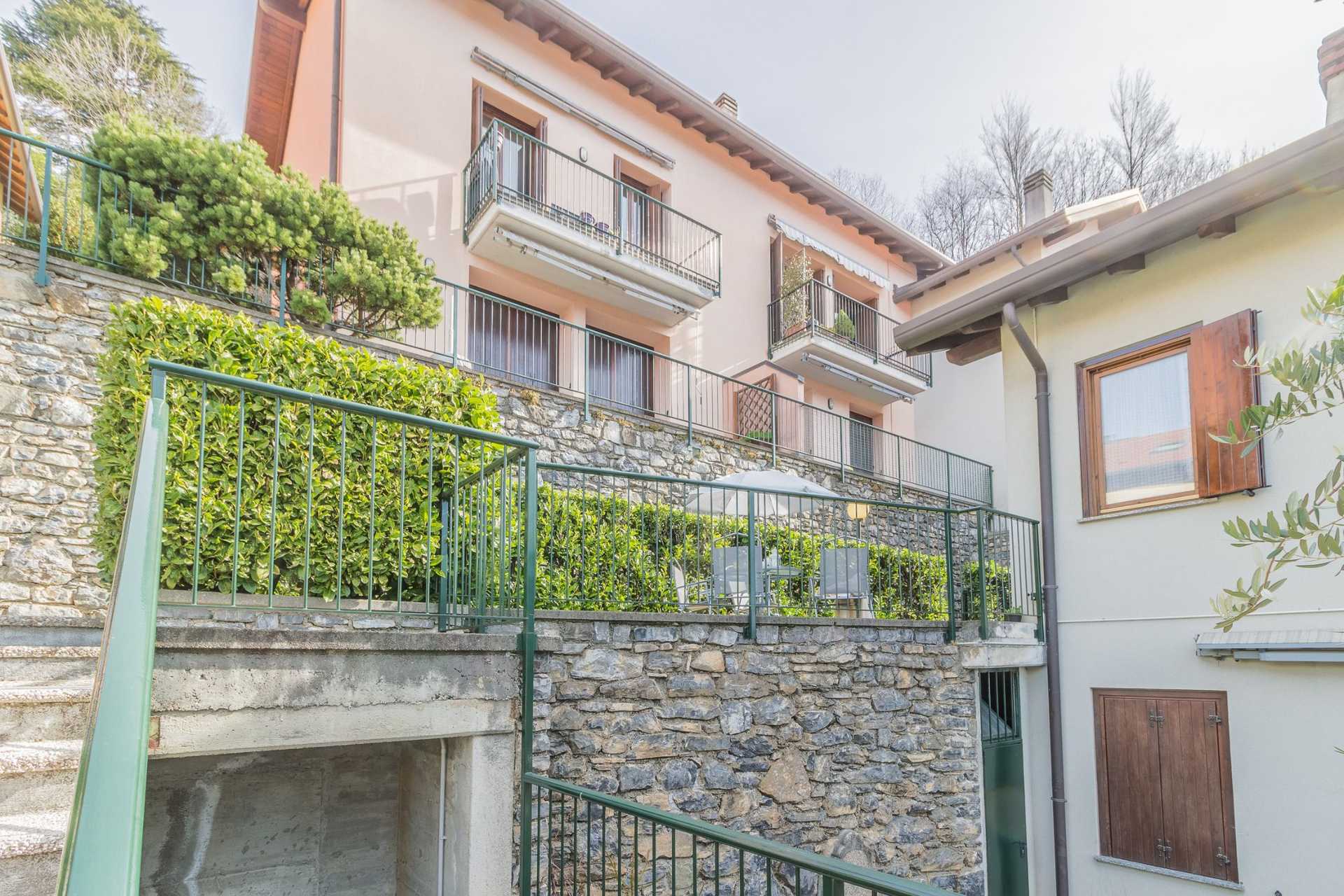 Condominium in Varenna, Lombardije 10116632