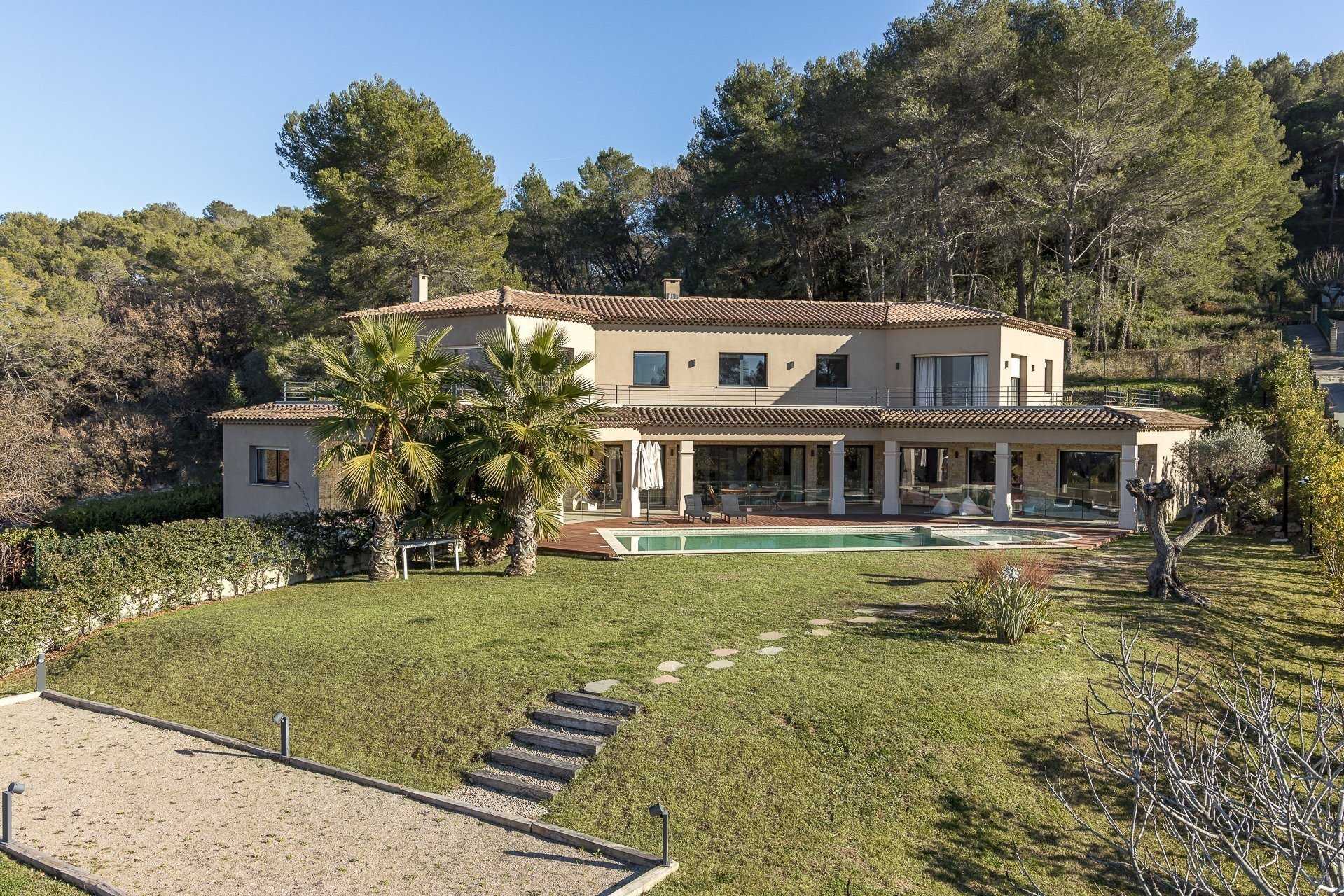 House in Mougins, Provence-Alpes-Côte d'Azur 10116755