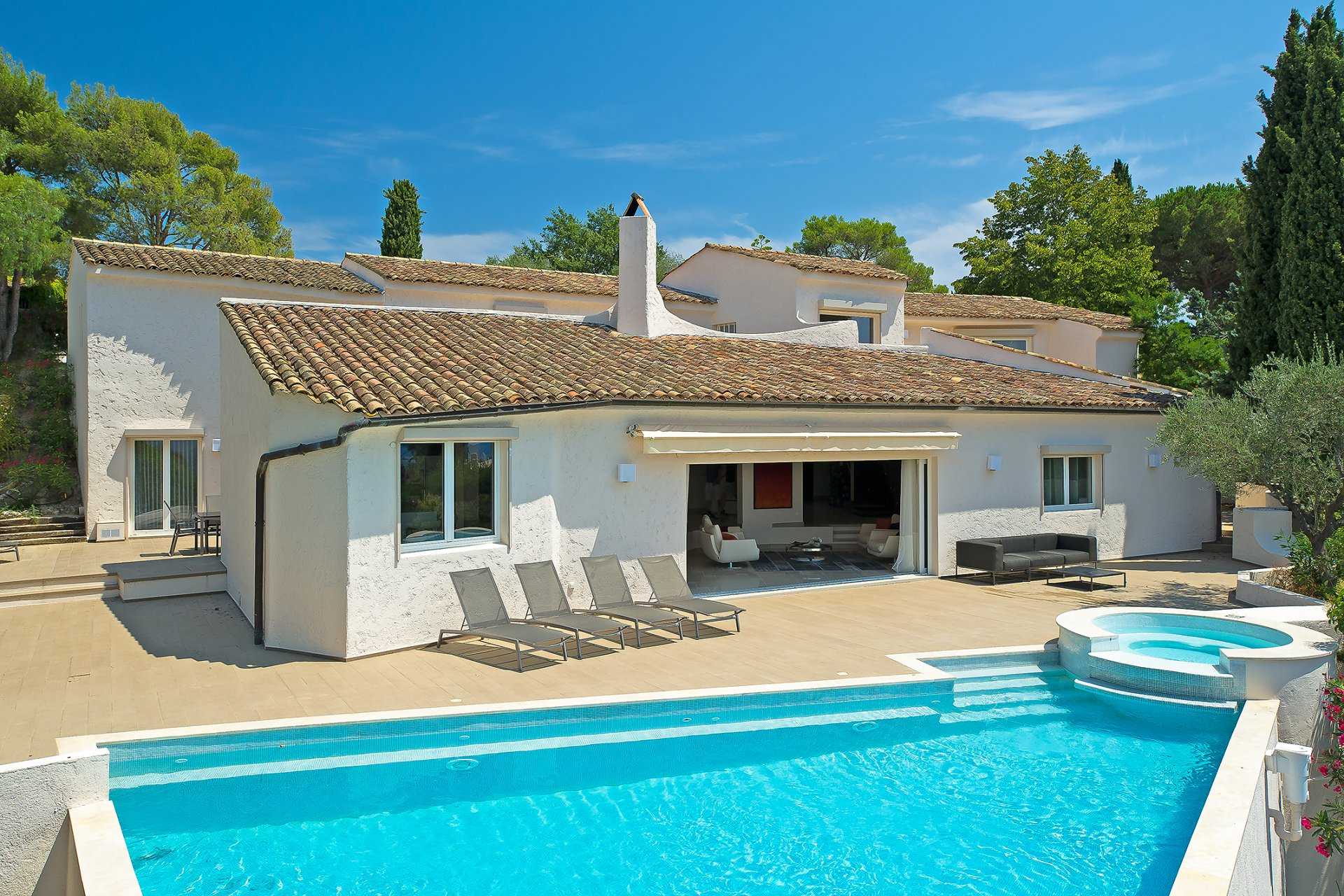 Talo sisään Mouans-Sartoux, Provence-Alpes-Côte d'Azur 10116758