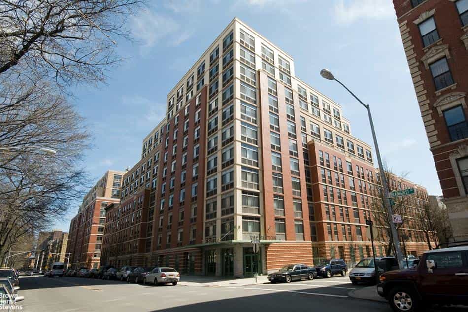 Condominium in New York, New York 10117184