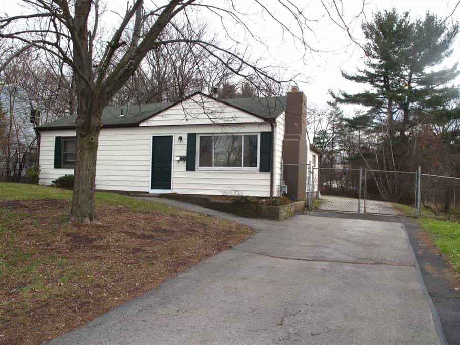 House in Fairview, New York 10117400