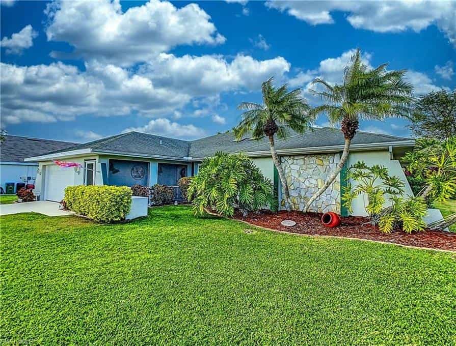 House in Cape Coral, Florida 10117839