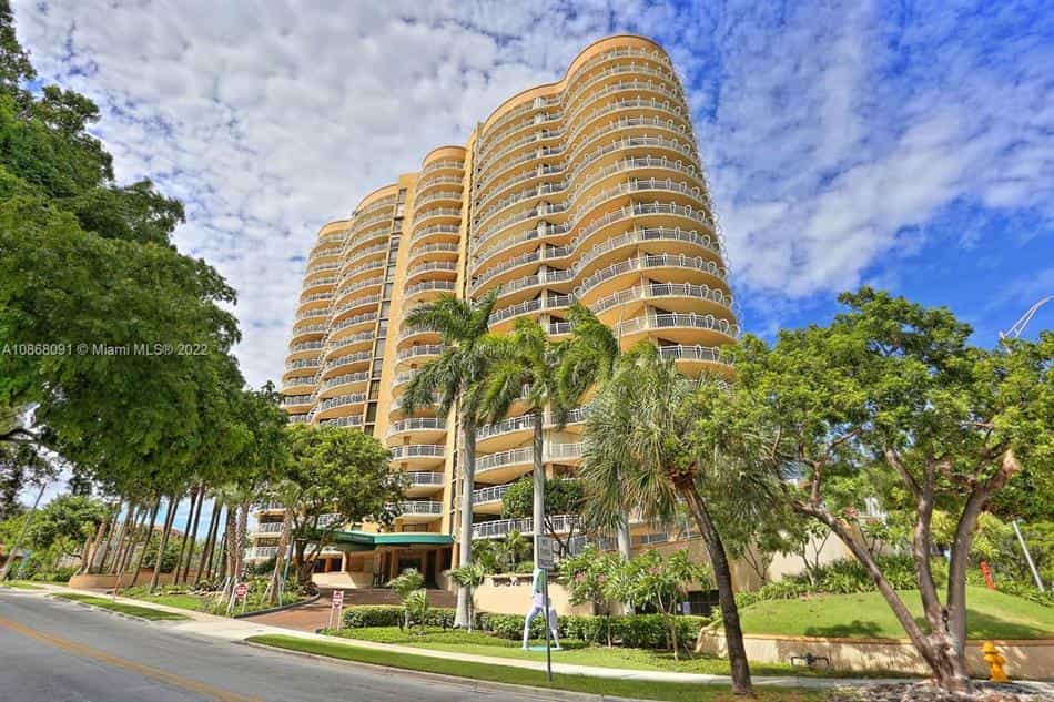 Condominium in Ocean View Heights, Florida 10117858
