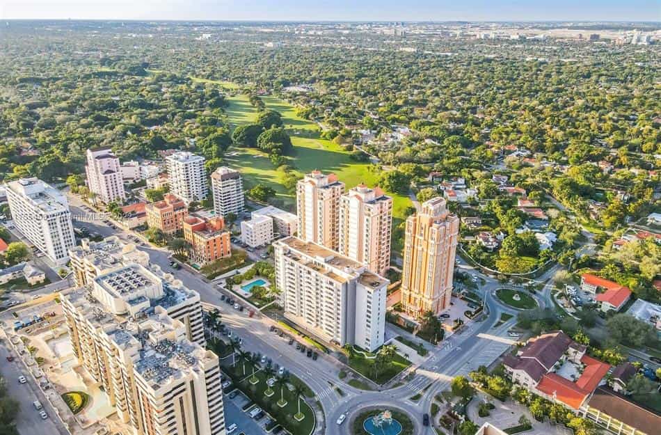 Condominium in Coral Gables, Florida 10117861