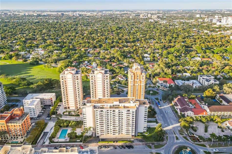 Condominium in Coral Gables, Florida 10117861