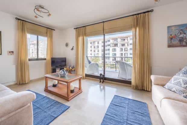 公寓 在 Puerto de la Duquesa, Andalusia 10117878