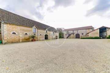 Huis in Fontgombault, Centre-Val de Loire 10118045