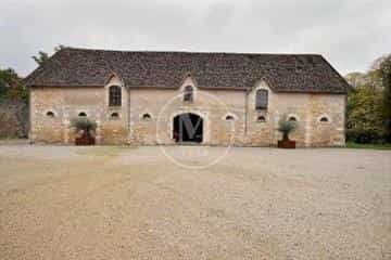 Hus i Fontgombault, Centre-Val de Loire 10118045