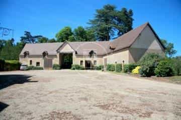 Hus i Neuvy-le-Barrois, Centre-Val de Loire 10118046