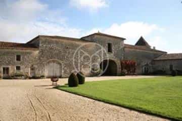 Huis in Champagne-Vigny, Nouvelle-Aquitanië 10118090