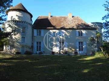 Будинок в Saint-Savin, Nouvelle-Aquitaine 10118109