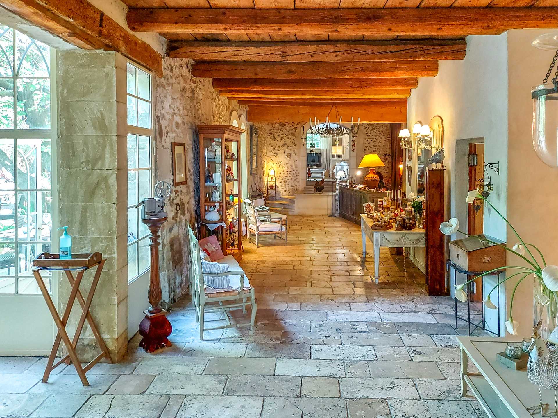 بيت في Noves, Provence-Alpes-Côte d'Azur 10118128