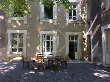 मकान में Usson-du-Poitou, Nouvelle-Aquitaine 10118135