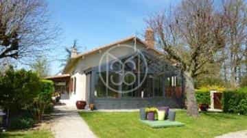 House in Saint-Martin-l'Ars, Nouvelle-Aquitaine 10118138