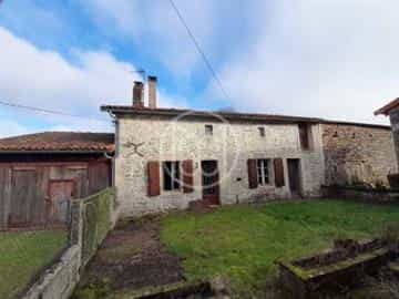 House in Le Bouchage, Nouvelle-Aquitaine 10118168