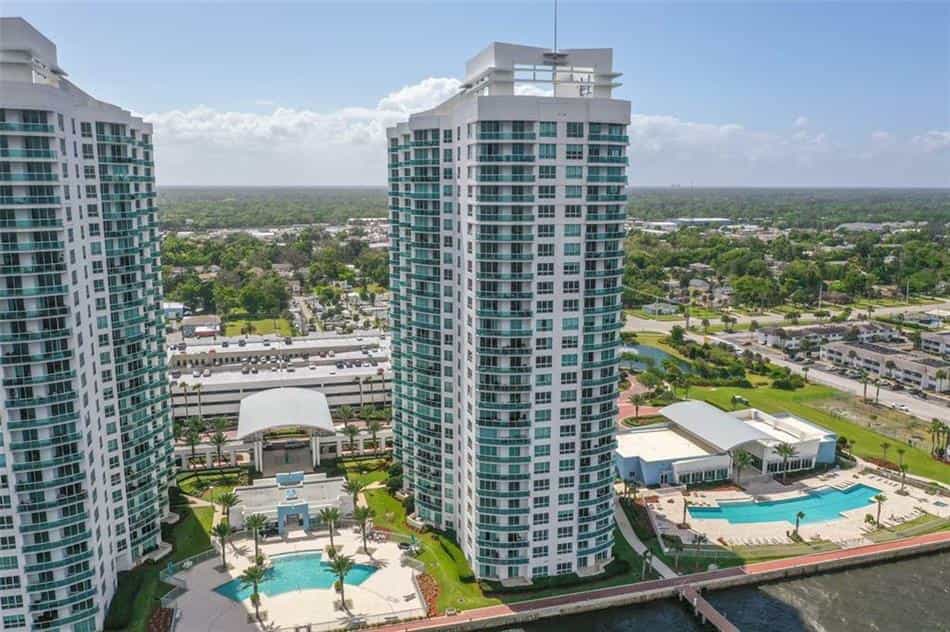 Condominium in Seabreeze, Florida 10118524