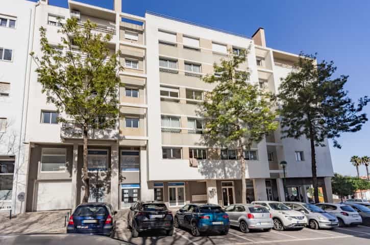 Condominium in Oeiras, Lisboa 10118550