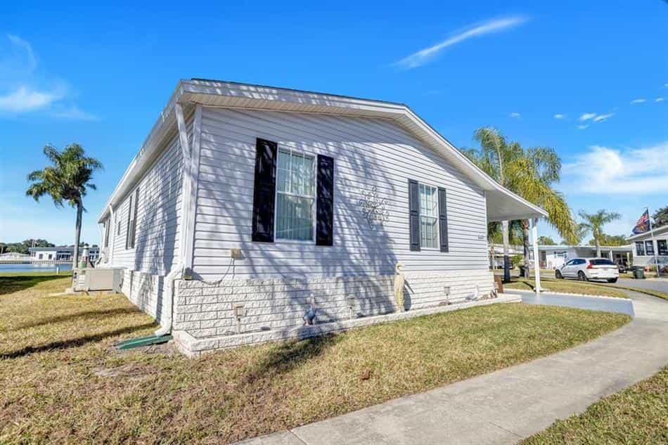 жилой дом в Ларго, Флорида 10118770
