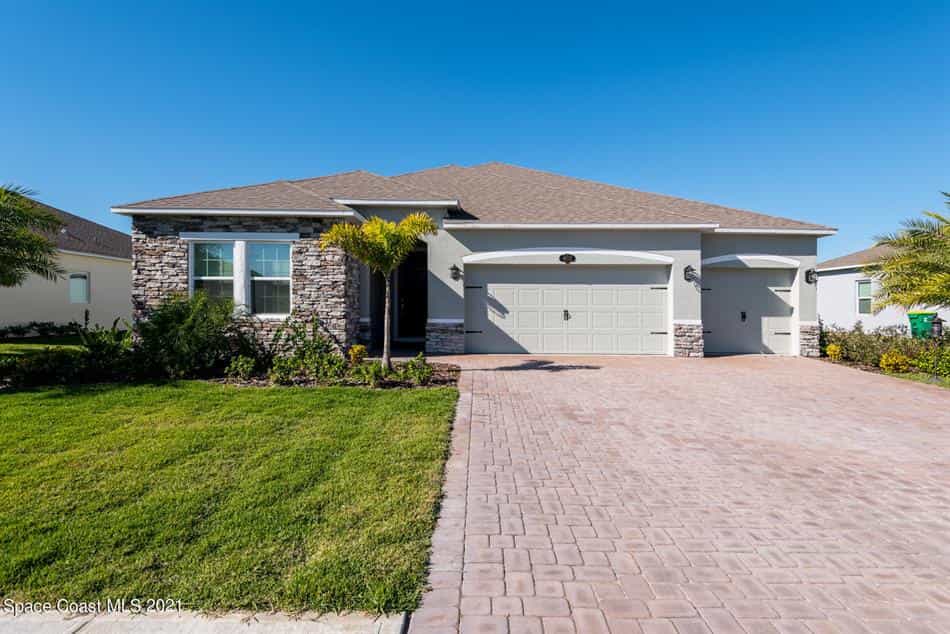 House in Merritt Island, Florida 10118781