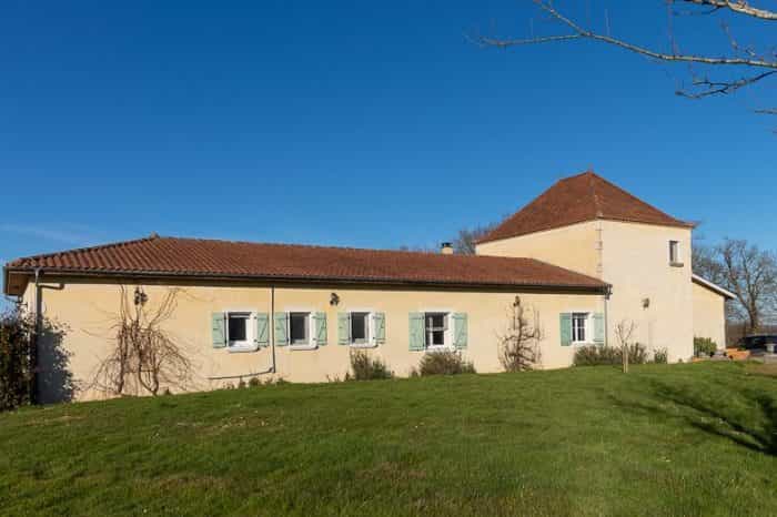房子 在 Plaisance, Occitanie 10119357