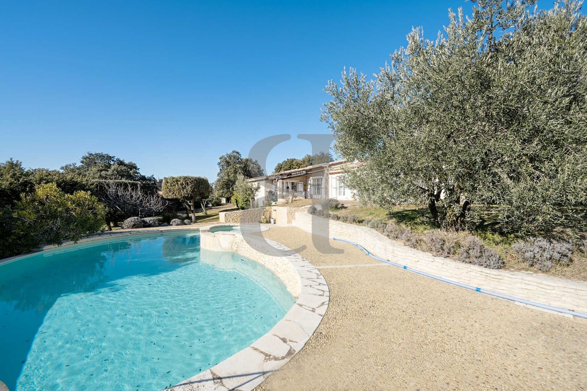 Hus i Pernes-les-Fontaines, Provence-Alpes-Cote d'Azur 10119370