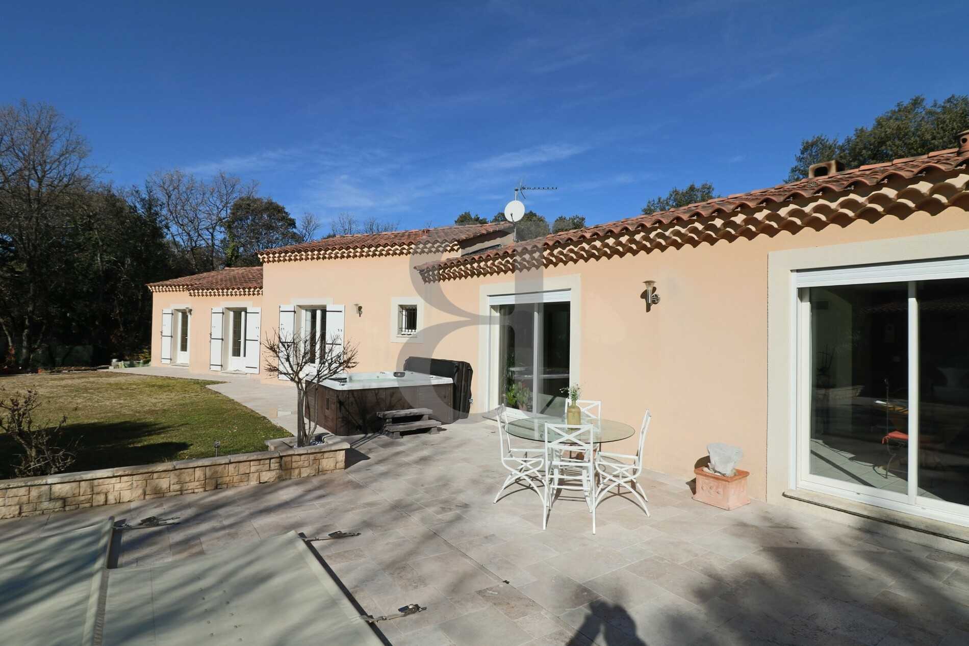 Huis in Venasque, Provence-Alpes-Côte d'Azur 10119376
