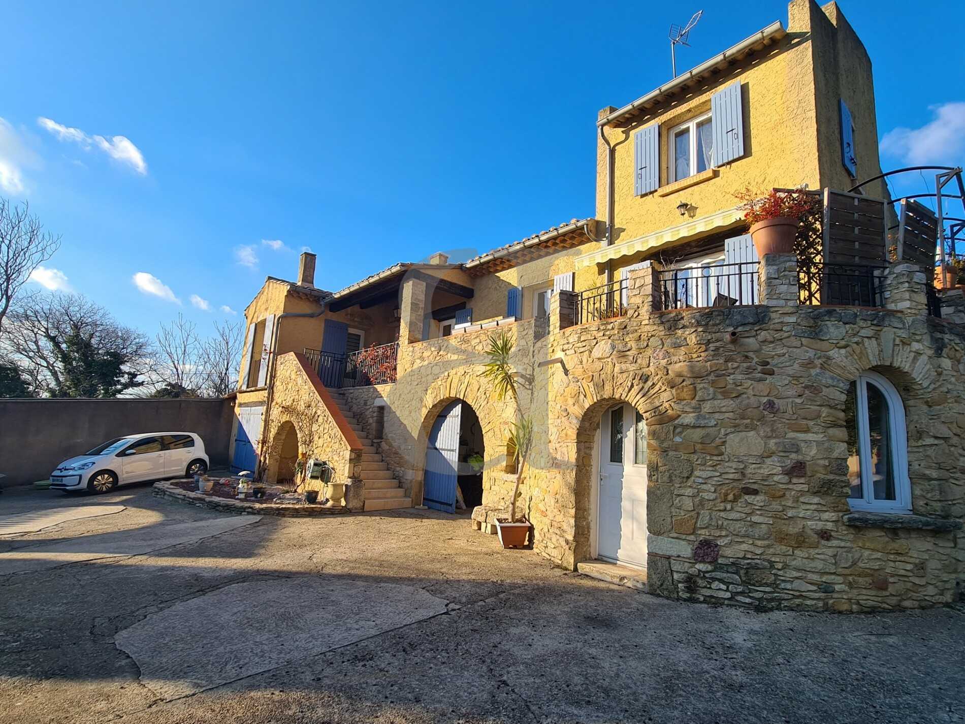 房子 在 Uchaux, Provence-Alpes-Côte d'Azur 10119380