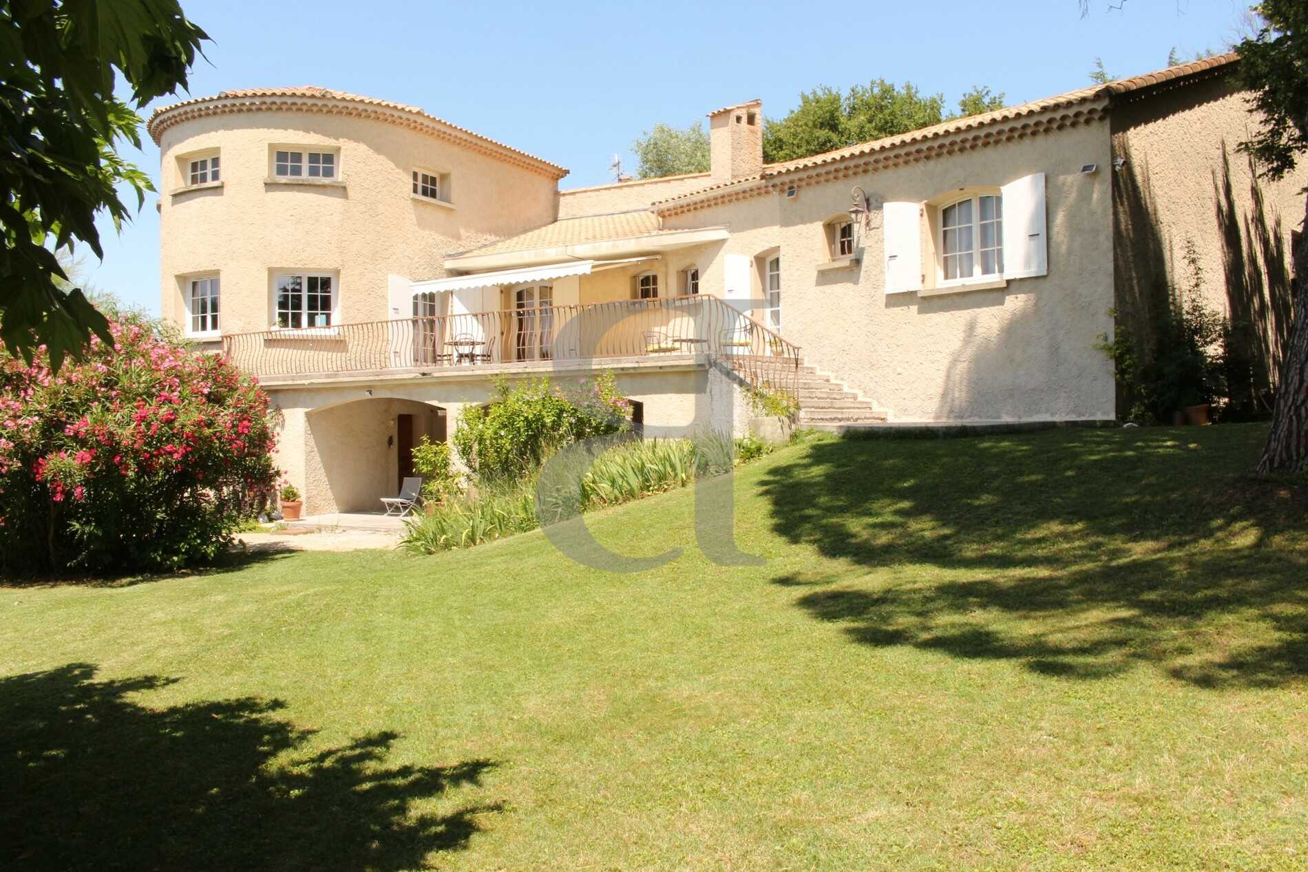 House in Alleins, Provence-Alpes-Cote d'Azur 10119390