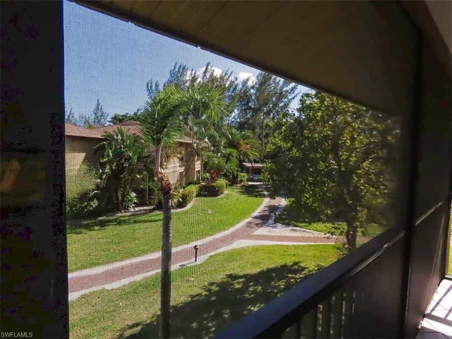 Condominium in Sanibel, Florida 10119430