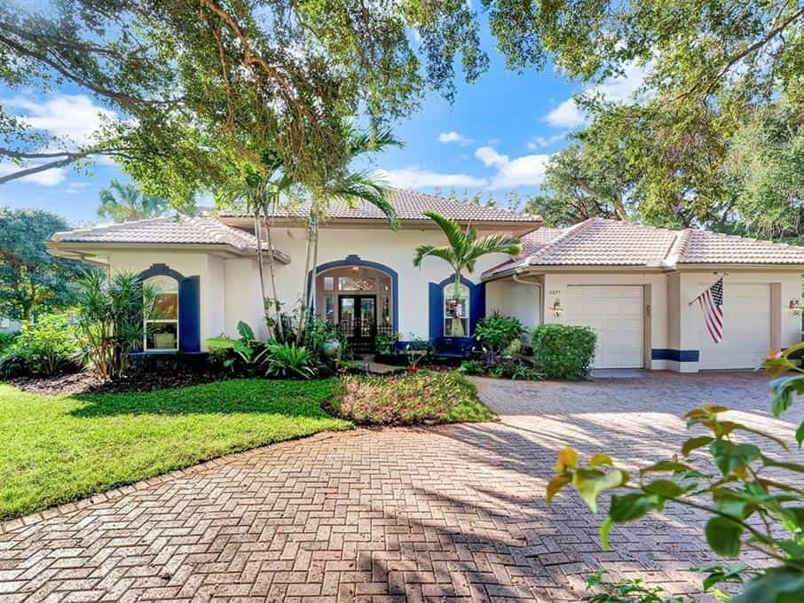 House in South Beach, Florida 10119480