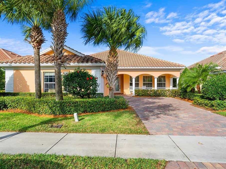 House in Winter Beach, Florida 10119491