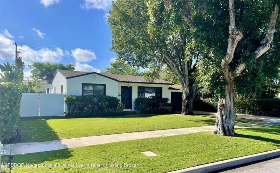 House in Lake Clarke Shores, Florida 10119516