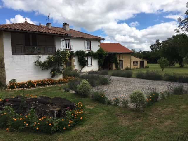 房子 在 Masseube, Occitanie 10119533