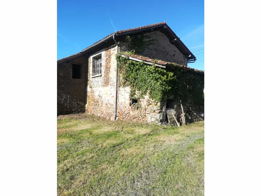 σπίτι σε Saint-Junien, Nouvelle-Aquitaine 10119594
