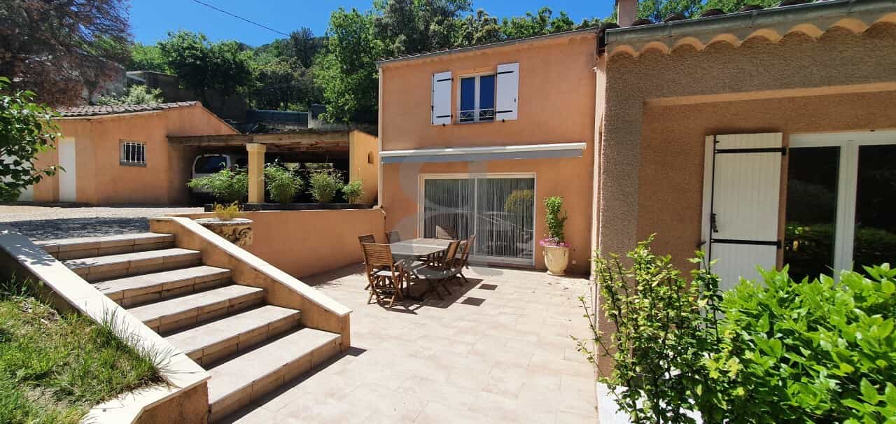House in Sainte-Cecile-les-Vignes, Provence-Alpes-Cote d'Azur 10120083