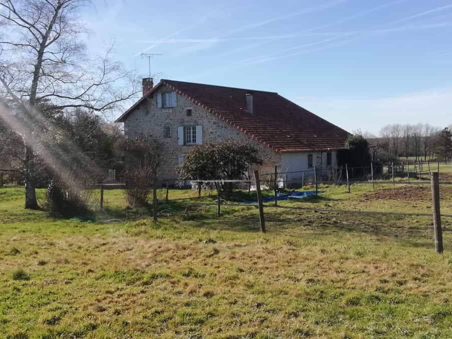 House in Roussines, Nouvelle-Aquitaine 10120318