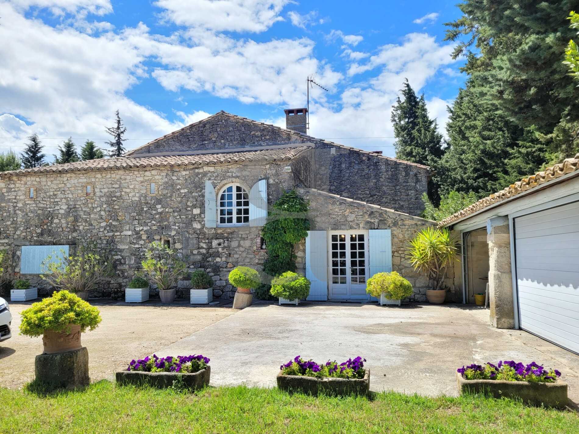 Talo sisään Saint-Paul-Trois-Chateaux, Auvergne-Rhône-Alpes 10120477