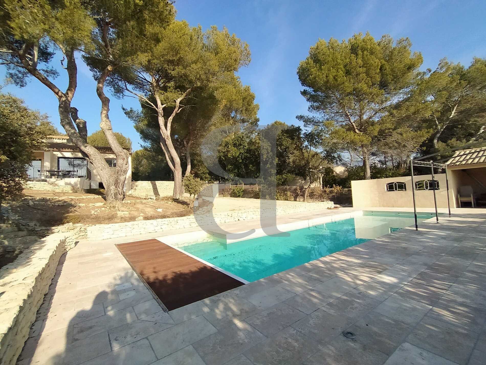 House in L'Isle-sur-la-Sorgue, Provence-Alpes-Cote d'Azur 10120503