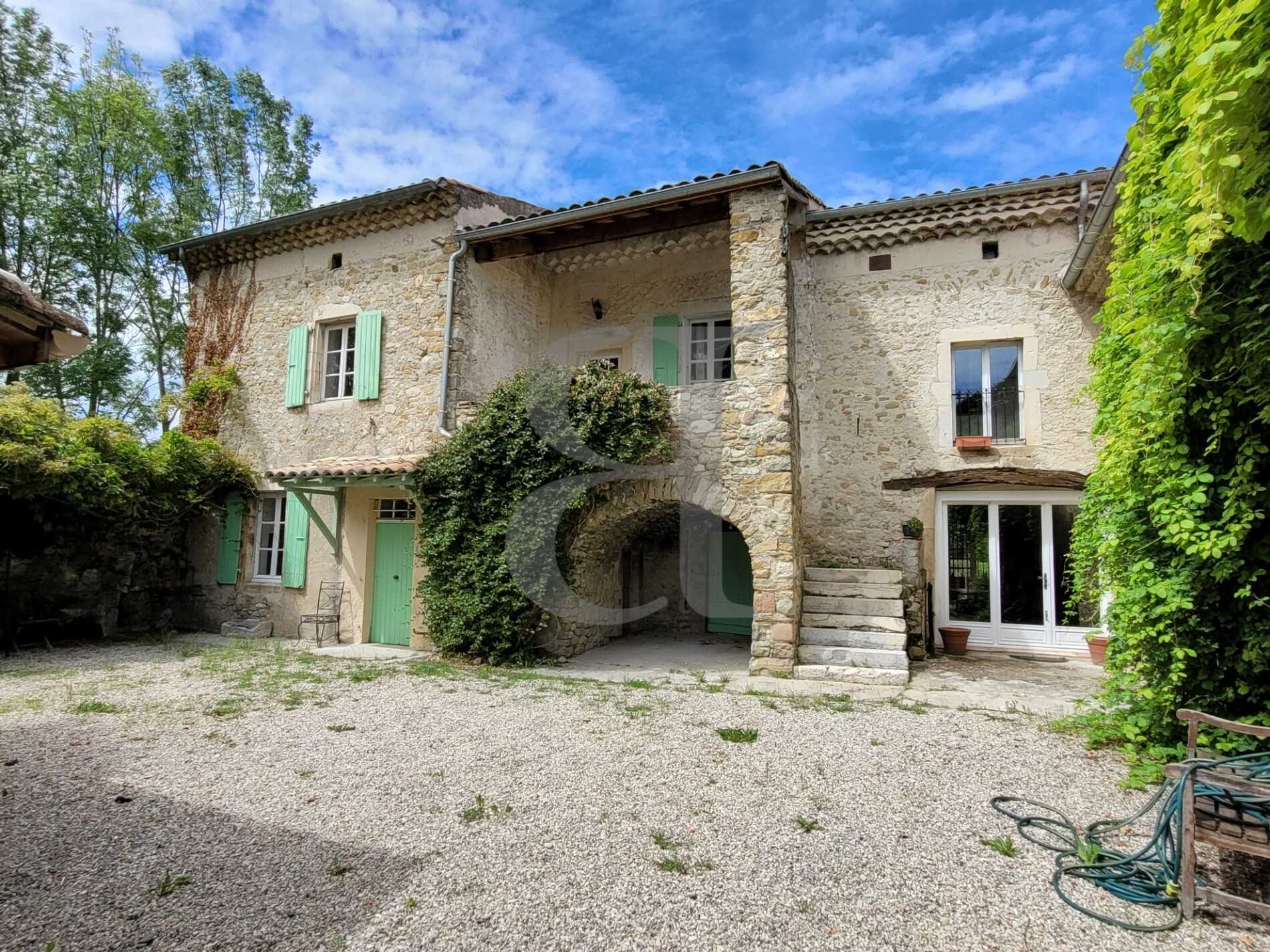 Huis in La Bégude-de-Mazenc, Auvergne-Rhône-Alpes 10120521
