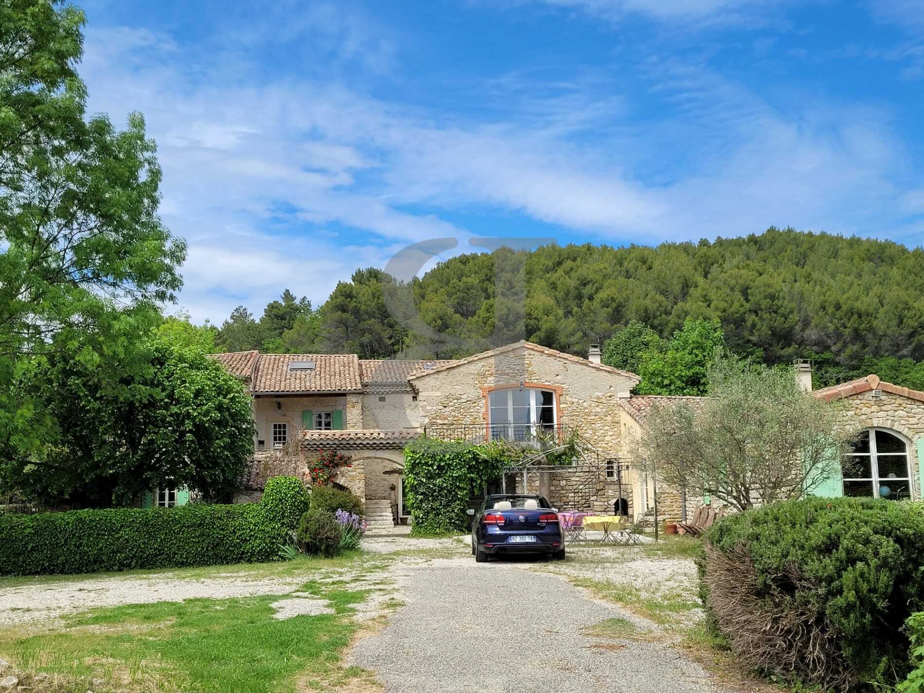 Huis in La Bégude-de-Mazenc, Auvergne-Rhône-Alpes 10120521