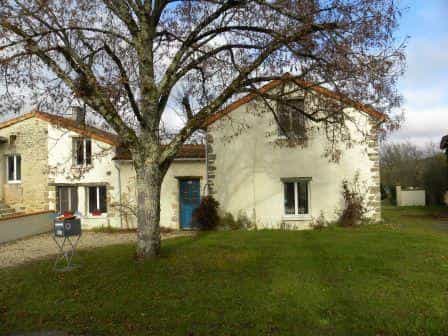 House in Saint-Claud, Nouvelle-Aquitaine 10120545
