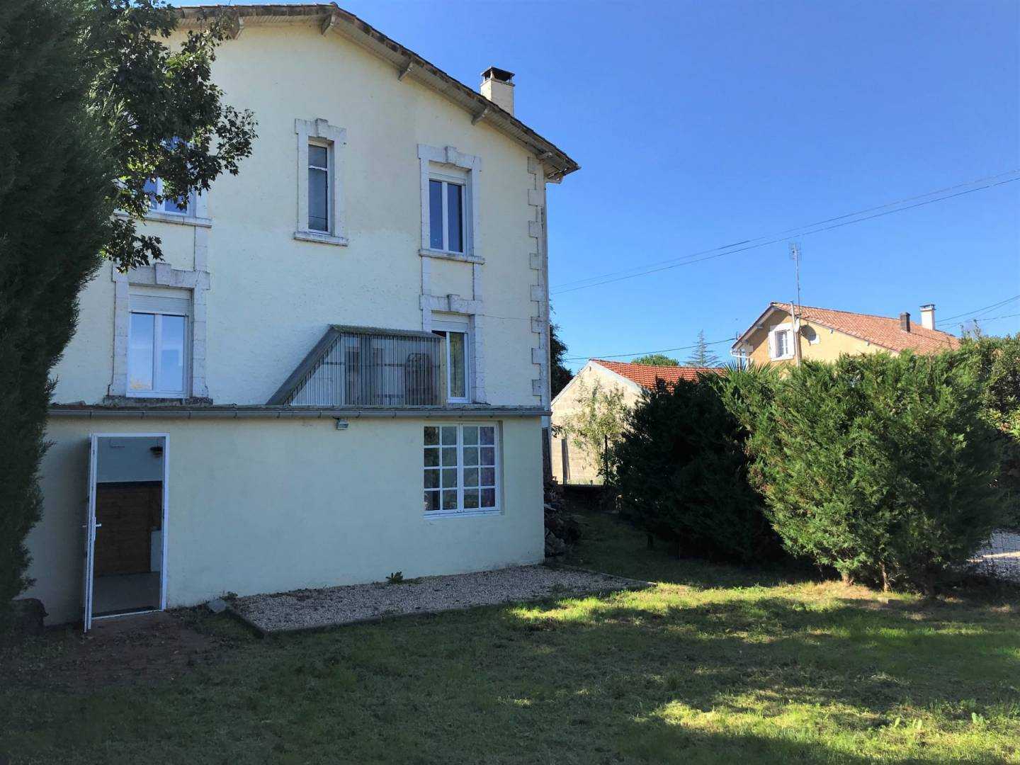 Huis in Médillac, Nouvelle-Aquitaine 10120548