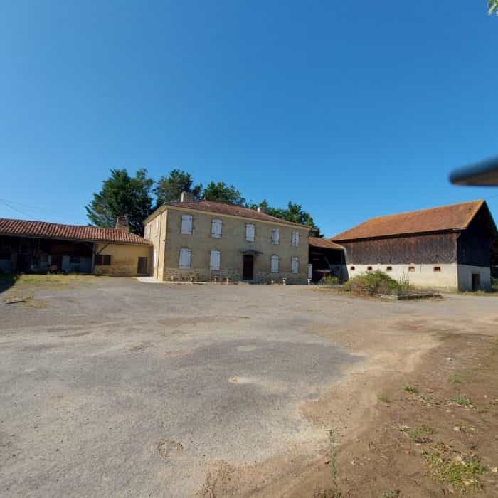 房子 在 Mirande, Occitanie 10120556
