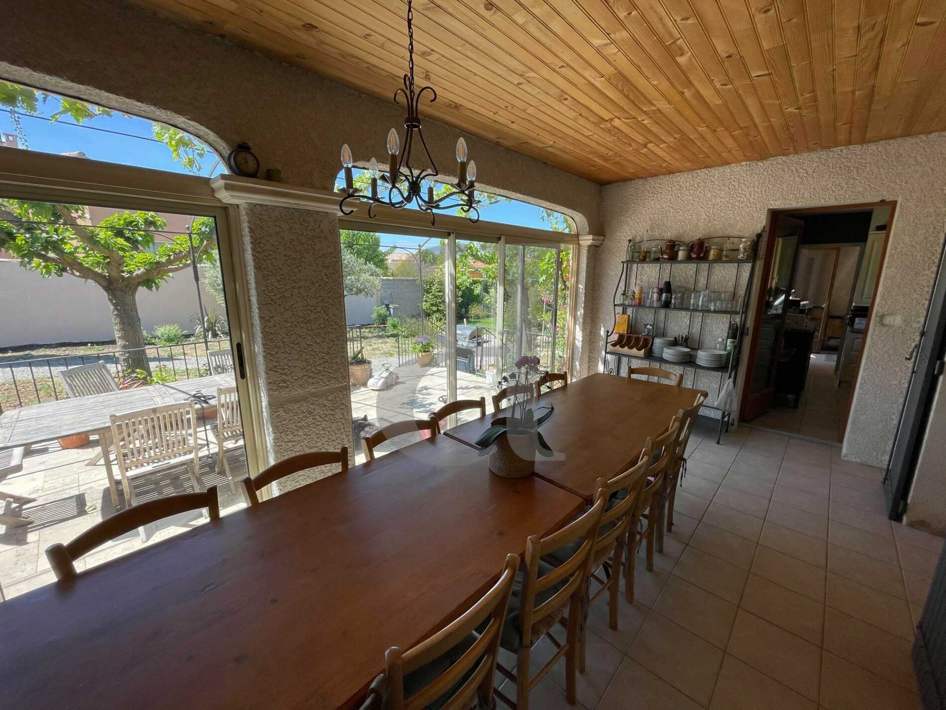 Talo sisään Caromb, Provence-Alpes-Côte d'Azur 10120572