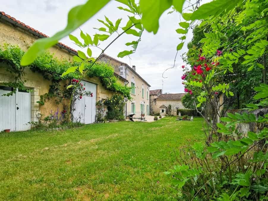 House in Vieux-Mareuil, Nouvelle-Aquitaine 10120574
