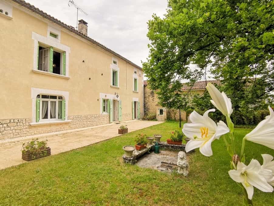 House in Vieux-Mareuil, Nouvelle-Aquitaine 10120574