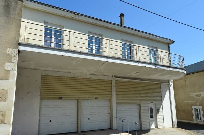 Condominium in Civray, Nouvelle-Aquitaine 10120648